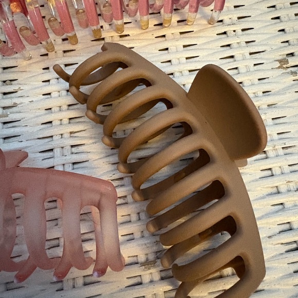 Stylish Women  Hair Claw Clip Set - Pink, Yellow, Brown - Picture 6 of 6